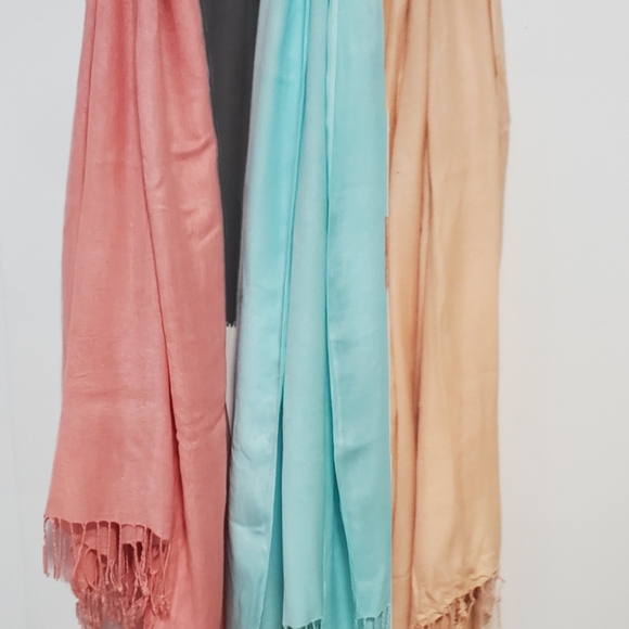 4/20$ Pashminas - Picture 3 of 4